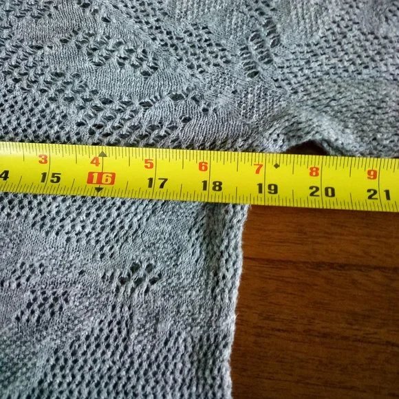 AEO Lightweight 3/4 Sleeved Henley Sweater - Picture 9 of 11